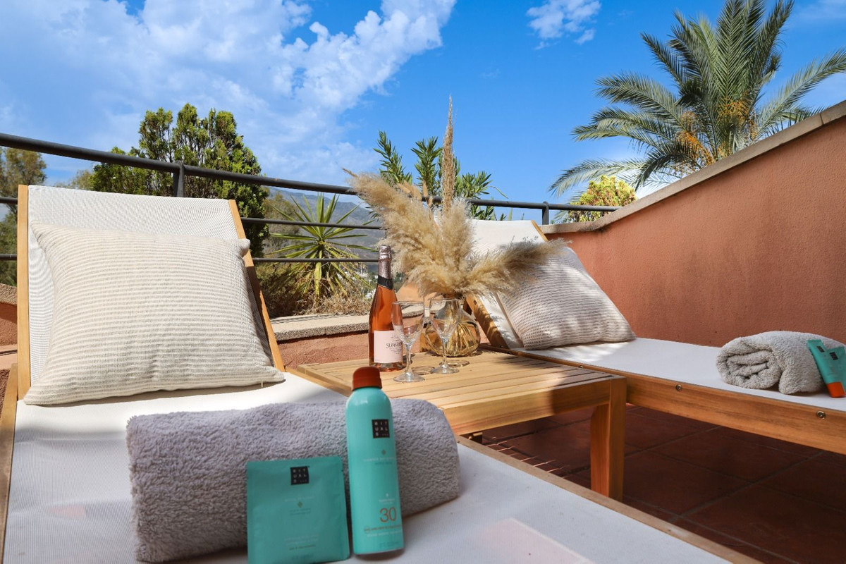2 Bed Apartment for sale in Nueva Andalucía Costa Del Sol, Málaga, Spain