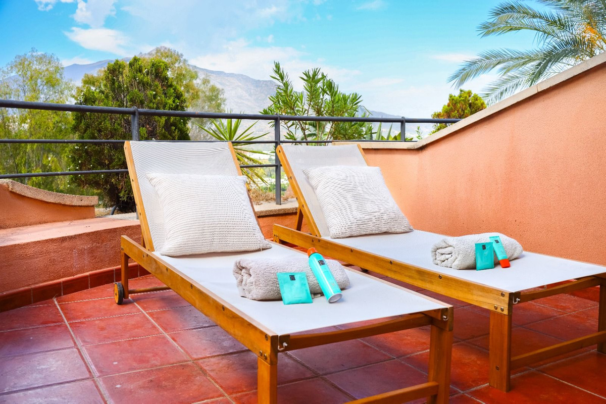 2 Bed Apartment for sale in Nueva Andalucía Costa Del Sol, Málaga, Spain