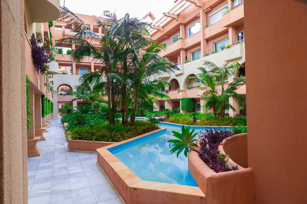 2 Bed Apartment for sale in Nueva Andalucía Costa Del Sol, Málaga, Spain