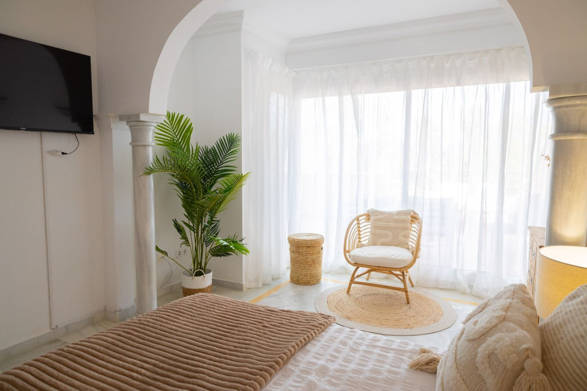 2 Bed Apartment for sale in Nueva Andalucía Costa Del Sol, Málaga, Spain