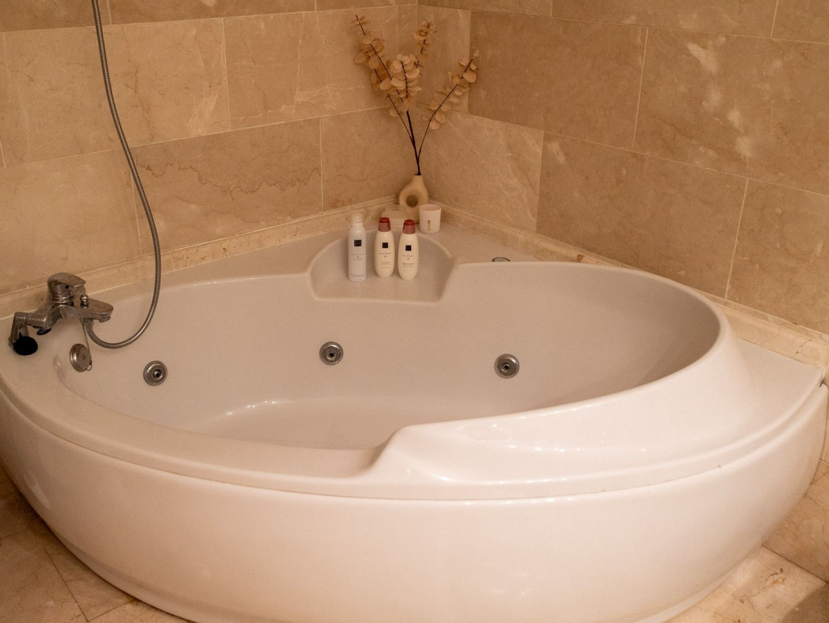 2 Bed Apartment for sale in Nueva Andalucía Costa Del Sol, Málaga, Spain