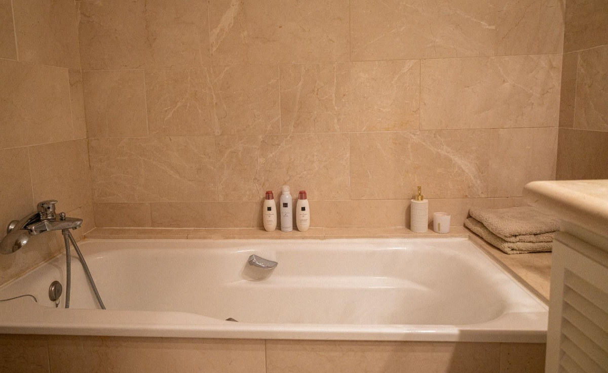 2 Bed Apartment for sale in Nueva Andalucía Costa Del Sol, Málaga, Spain