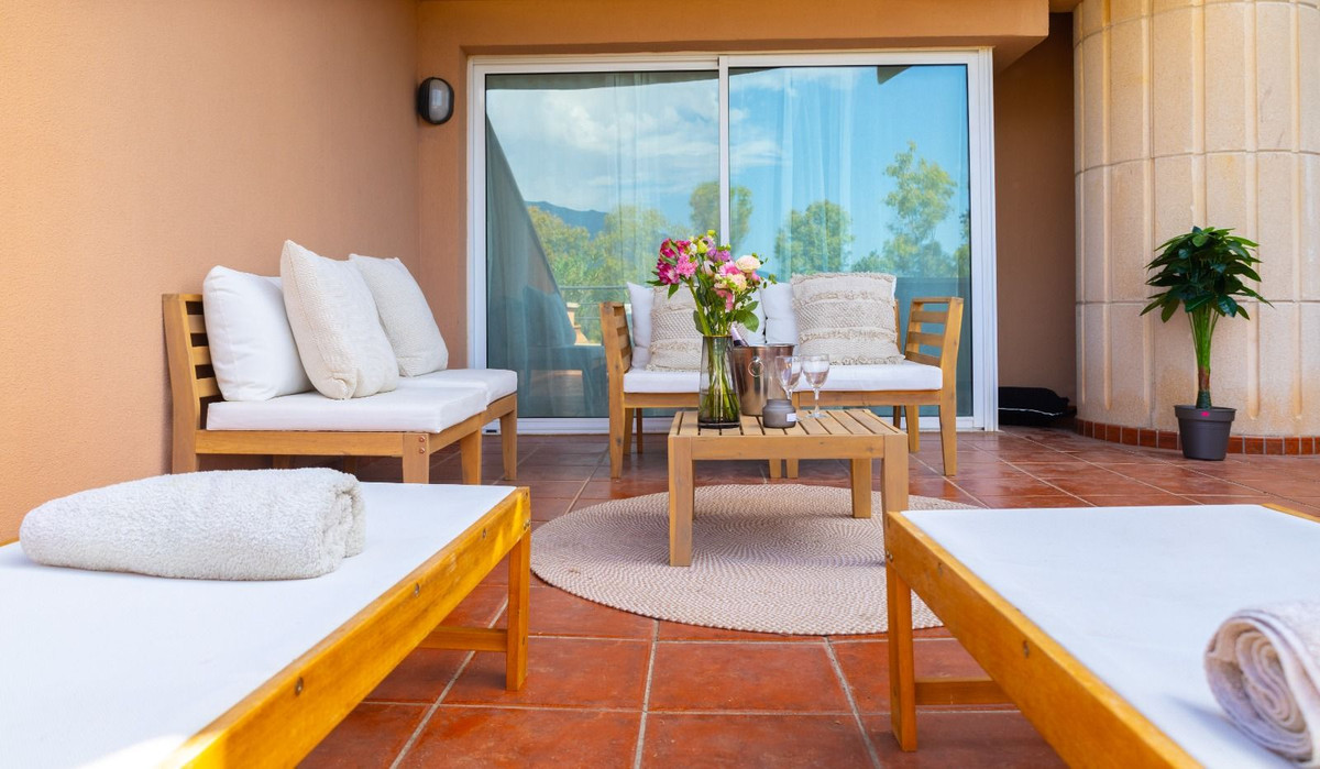 2 Bed Apartment for sale in Nueva Andalucía Costa Del Sol, Málaga, Spain