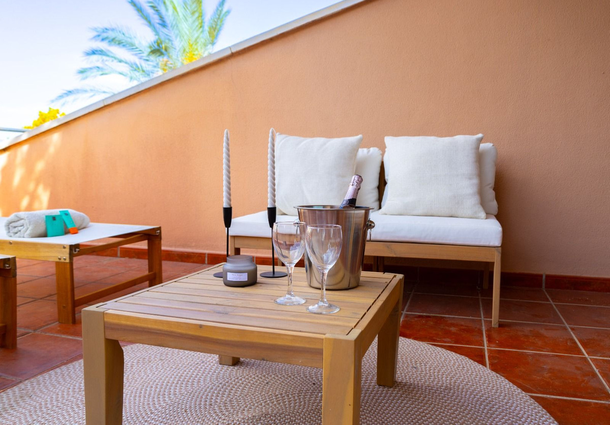 2 Bed Apartment for sale in Nueva Andalucía Costa Del Sol, Málaga, Spain