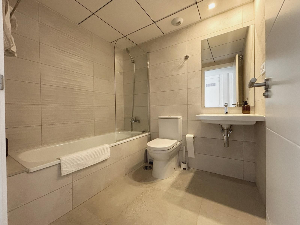 Se vende Apartamento Planta Media de 3 dormitorios en Costa Del Sol, Málaga, España