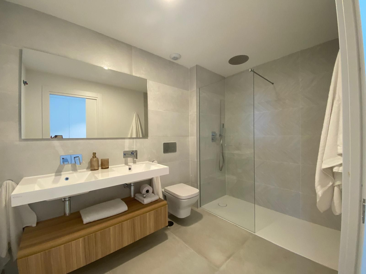 Se vende Apartamento Planta Media de 3 dormitorios en Costa Del Sol, Málaga, España