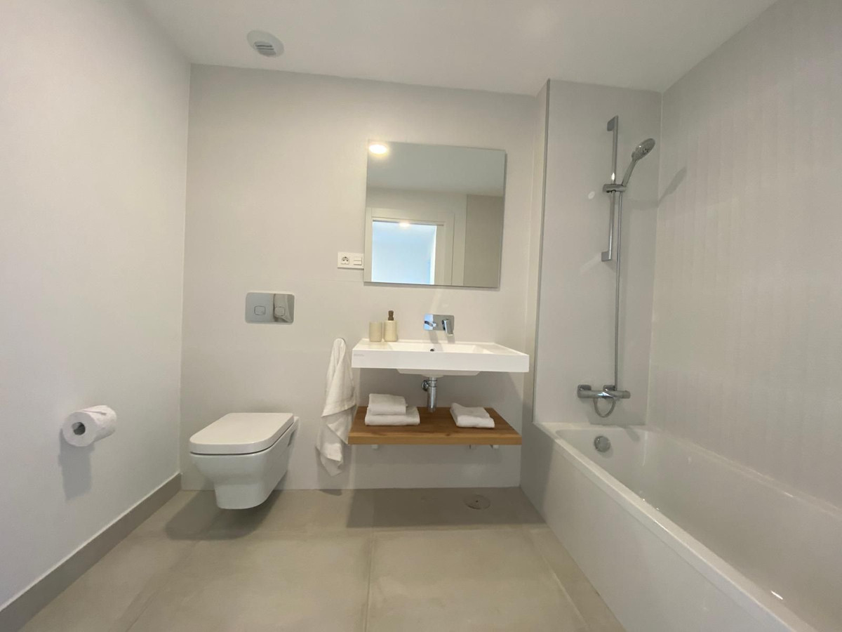 Se vende Apartamento Planta Media de 3 dormitorios en Costa Del Sol, Málaga, España