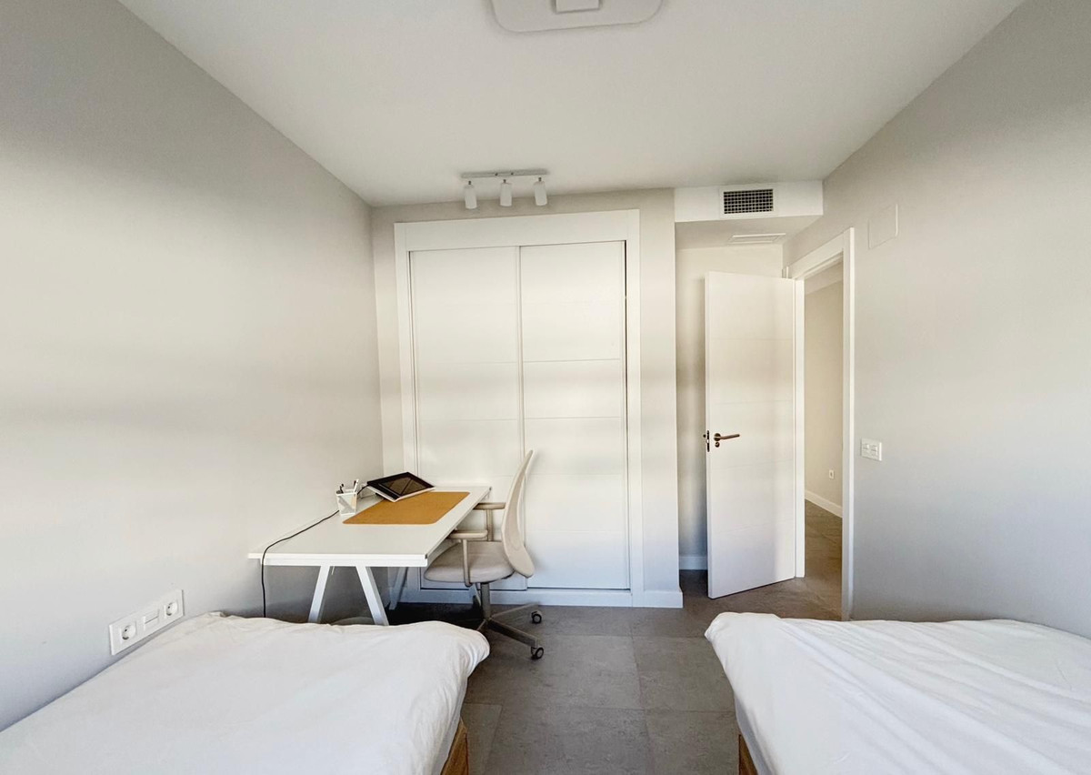 Se vende Apartamento Planta Media de 3 dormitorios en Costa Del Sol, Málaga, España