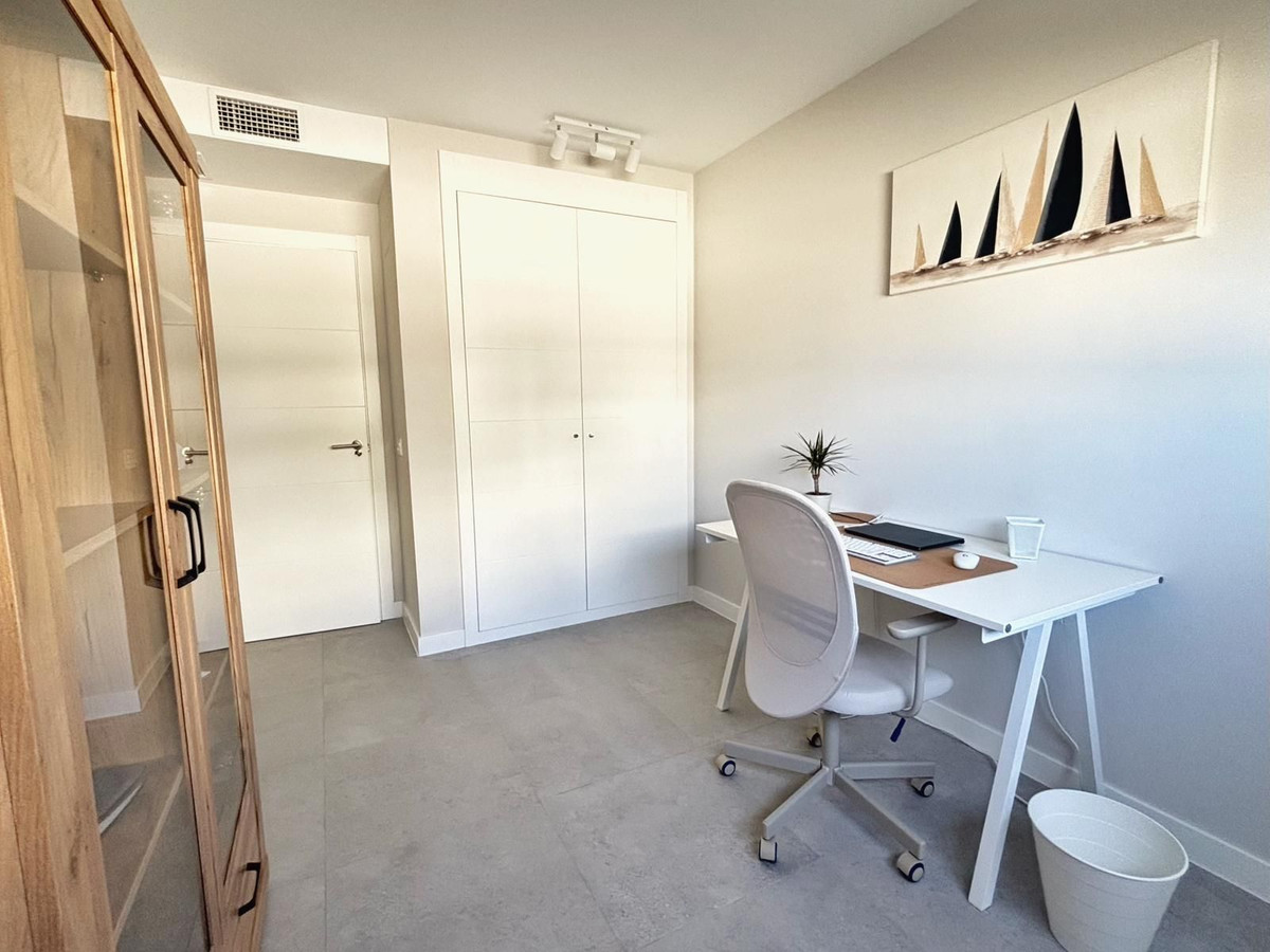 Se vende Apartamento Planta Media de 3 dormitorios en Costa Del Sol, Málaga, España