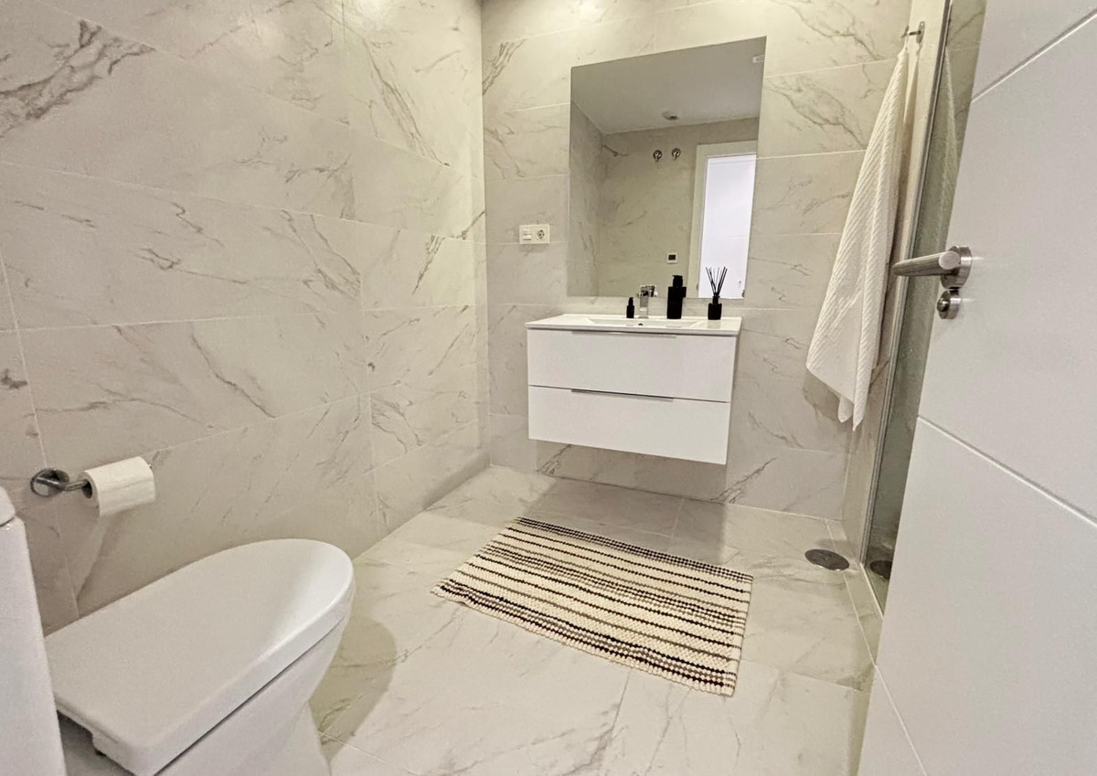 Se vende Apartamento Planta Media de 3 dormitorios en Costa Del Sol, Málaga, España