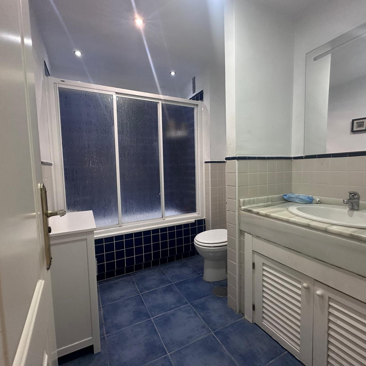 Se vende Apartamento Planta Baja de 3 dormitorios en Costa Del Sol, Málaga, España