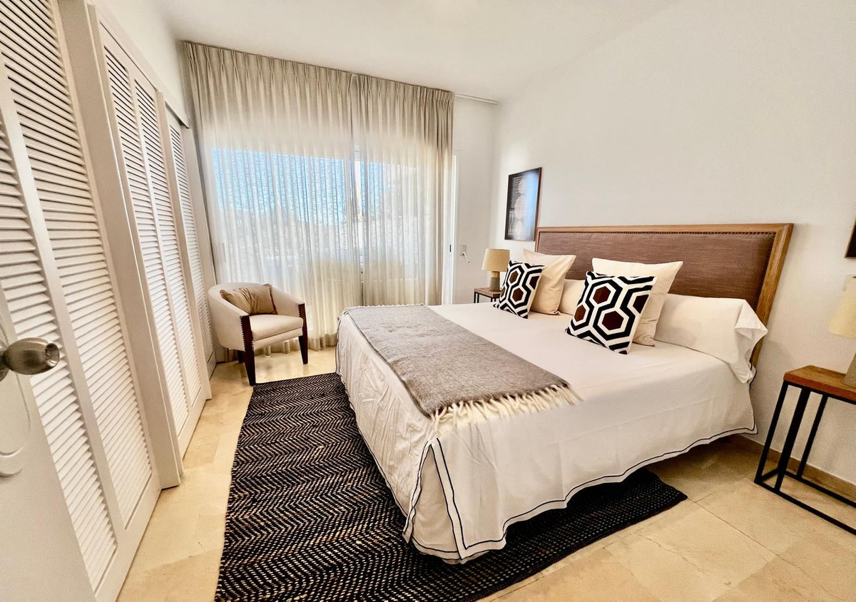 2 Bed Apartment for sale in The Golden Mile Costa Del Sol, Málaga, Spain