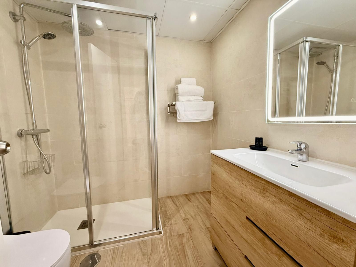 2 Bed Apartment for sale in The Golden Mile Costa Del Sol, Málaga, Spain