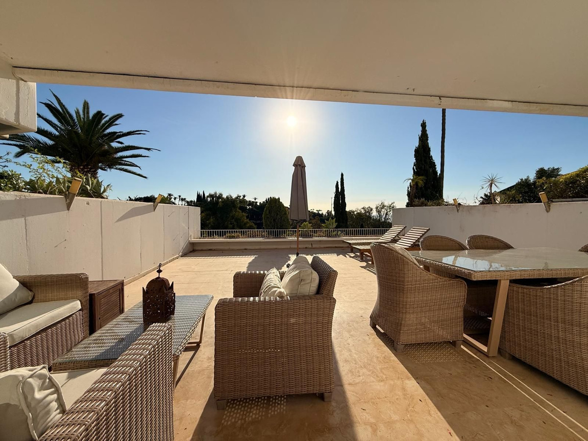 2 Bed Apartment for sale in The Golden Mile Costa Del Sol, Málaga, Spain