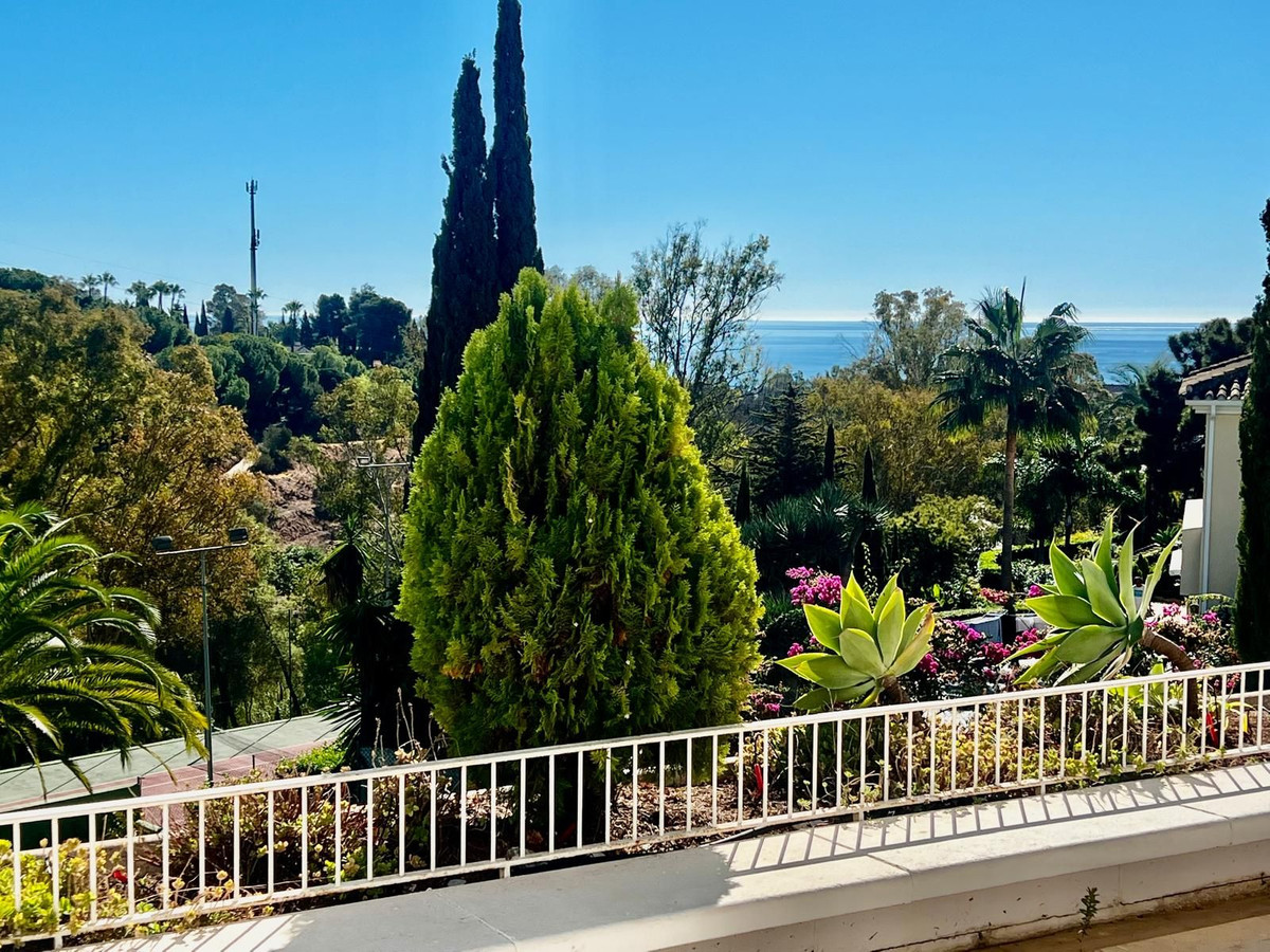 2 Bed Apartment for sale in The Golden Mile Costa Del Sol, Málaga, Spain