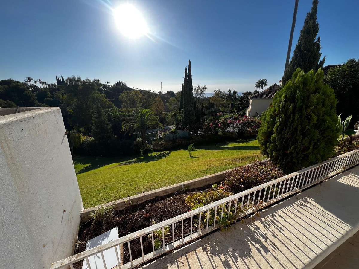 2 Bed Apartment for sale in The Golden Mile Costa Del Sol, Málaga, Spain