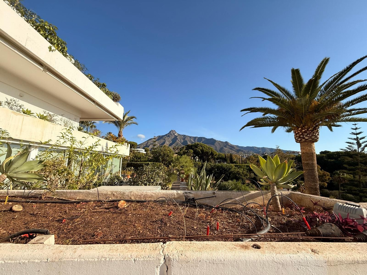 2 Bed Apartment for sale in The Golden Mile Costa Del Sol, Málaga, Spain