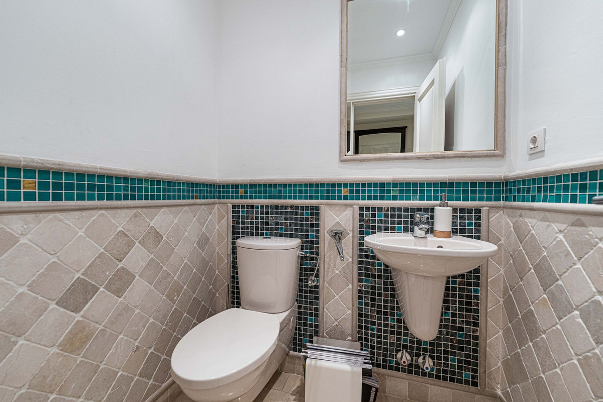 3 Bed Apartment for sale in The Golden Mile Costa Del Sol, Málaga, Spain