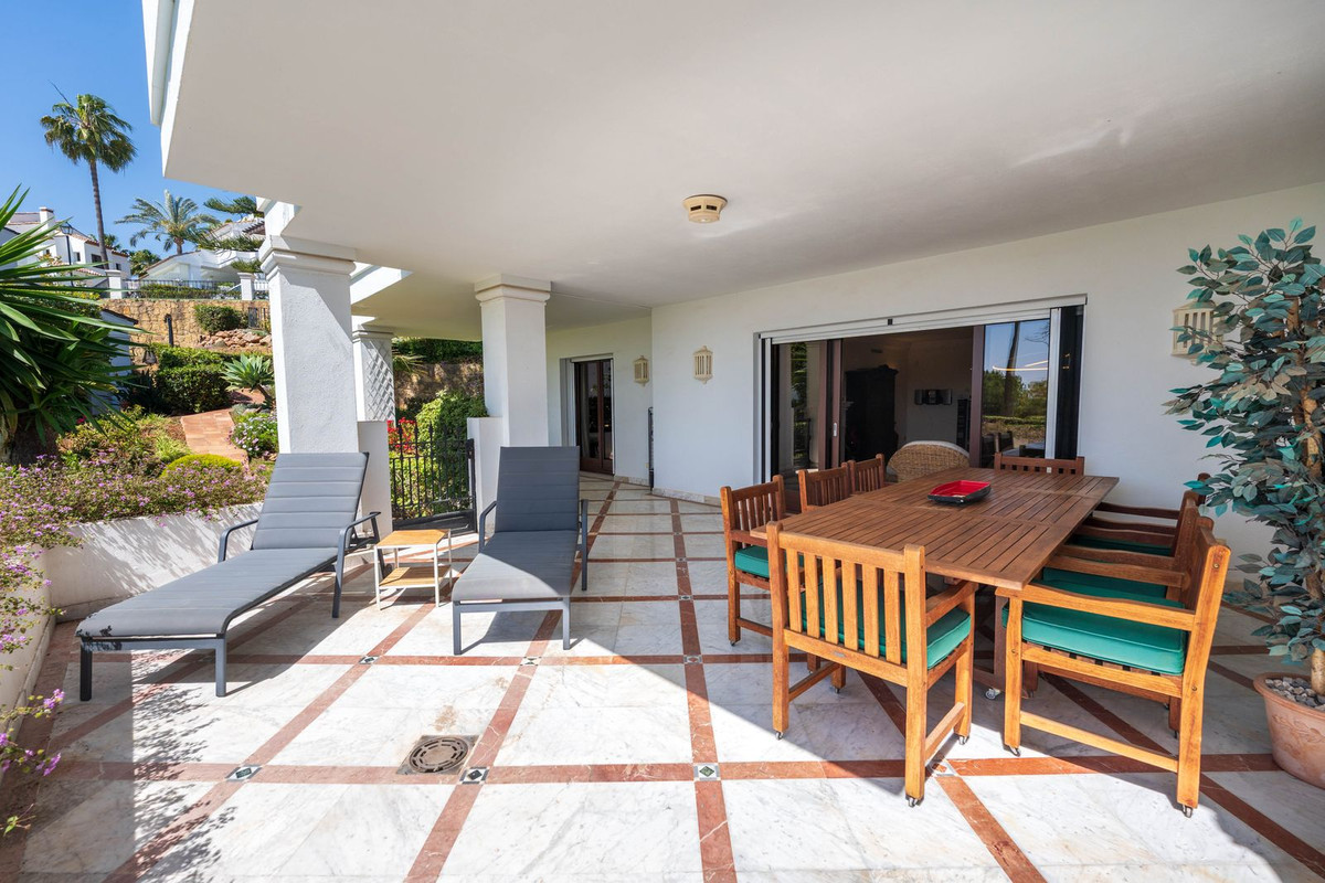 3 Bed Apartment for sale in The Golden Mile Costa Del Sol, Málaga, Spain