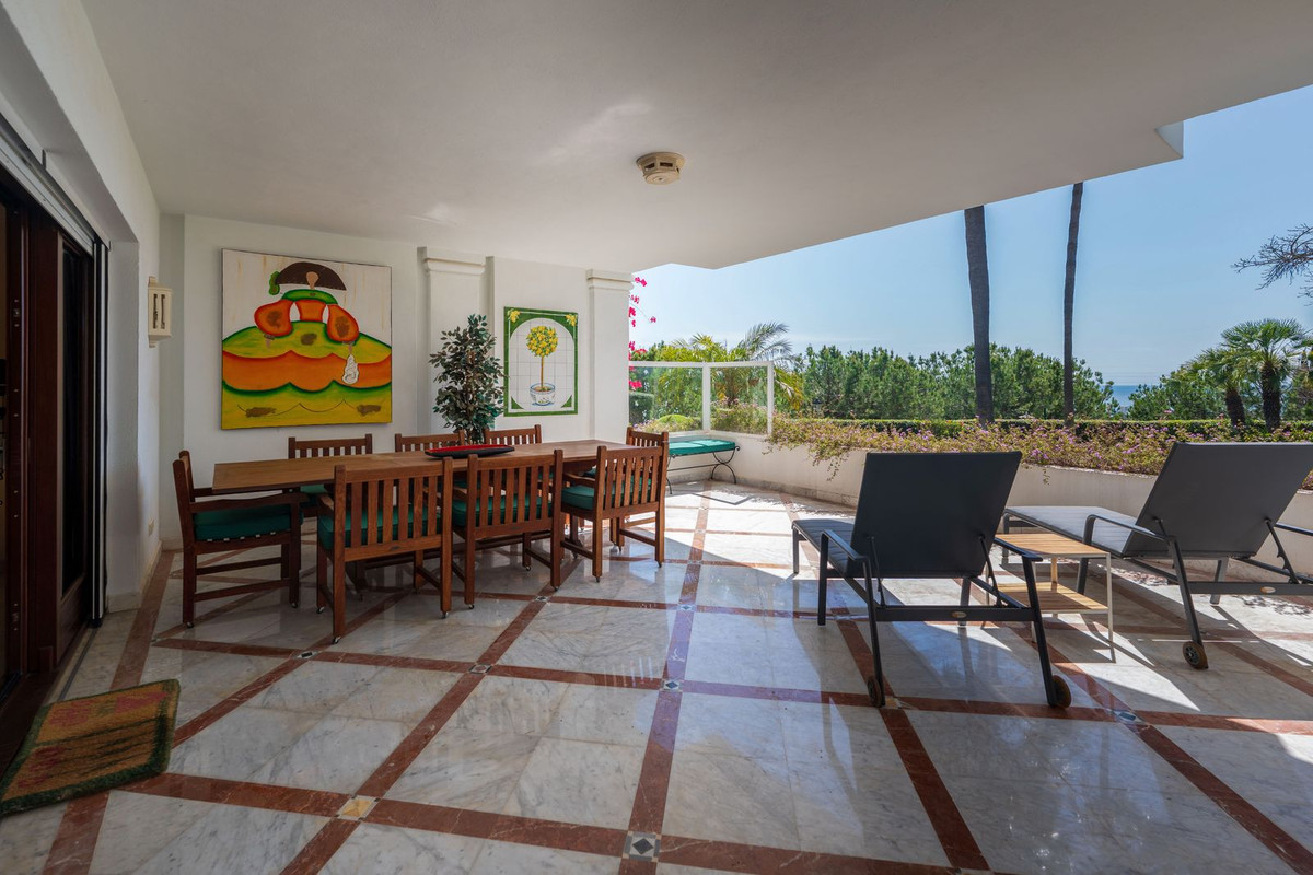 3 Bed Apartment for sale in The Golden Mile Costa Del Sol, Málaga, Spain
