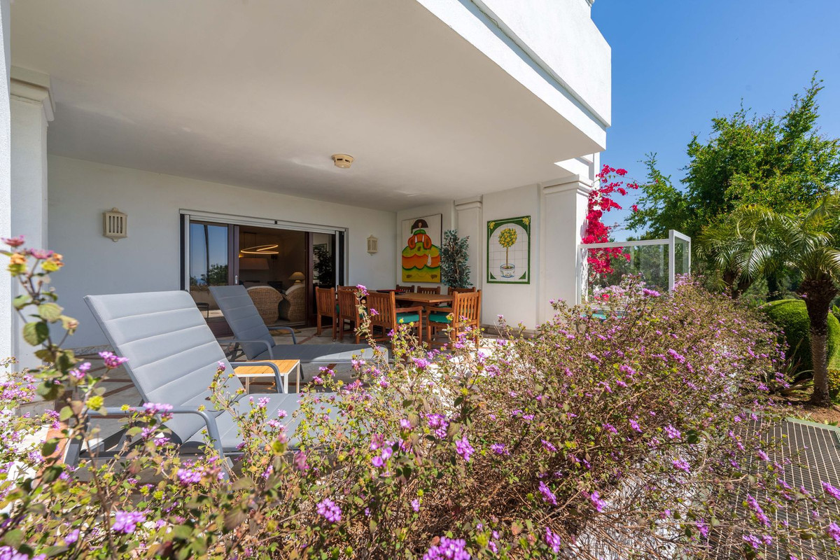 3 Bed Apartment for sale in The Golden Mile Costa Del Sol, Málaga, Spain