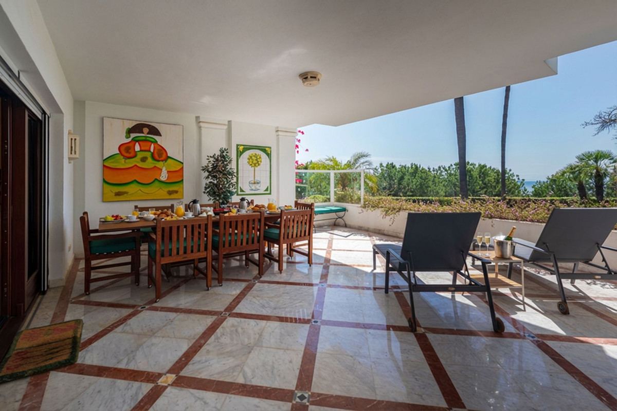 3 Bed Apartment for sale in The Golden Mile Costa Del Sol, Málaga, Spain
