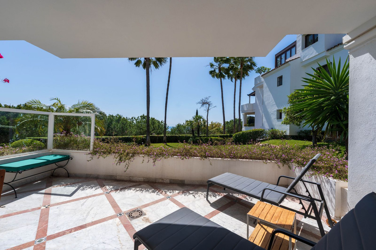 3 Bed Apartment for sale in The Golden Mile Costa Del Sol, Málaga, Spain
