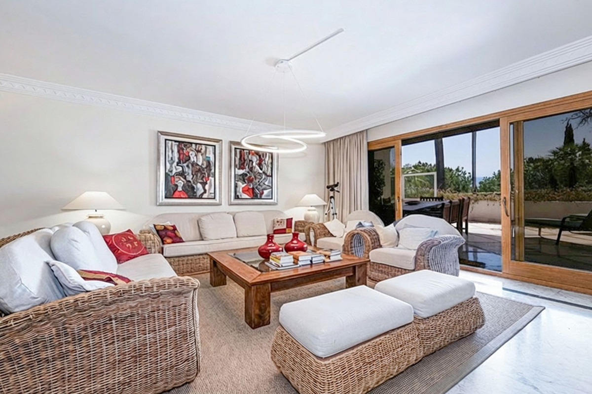 3 Bed Apartment for sale in The Golden Mile Costa Del Sol, Málaga, Spain