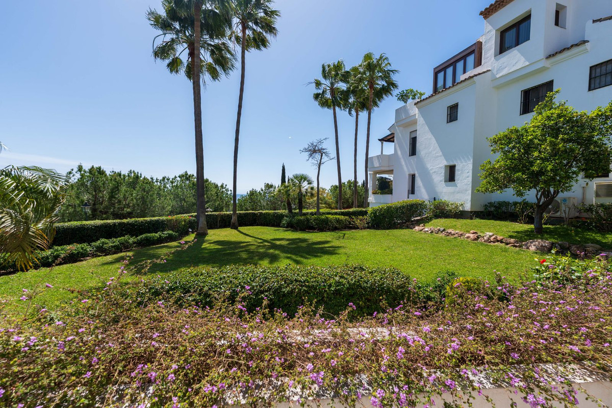3 Bed Apartment for sale in The Golden Mile Costa Del Sol, Málaga, Spain