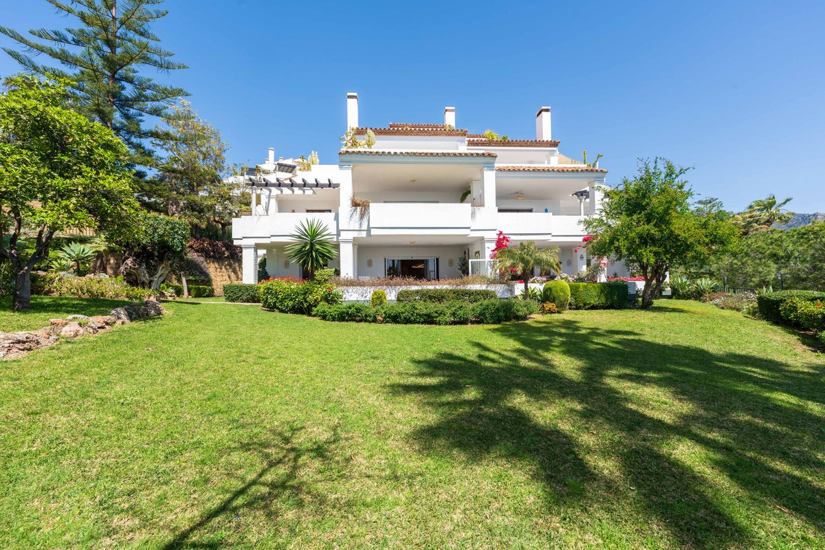3 Bed Apartment for sale in The Golden Mile Costa Del Sol, Málaga, Spain