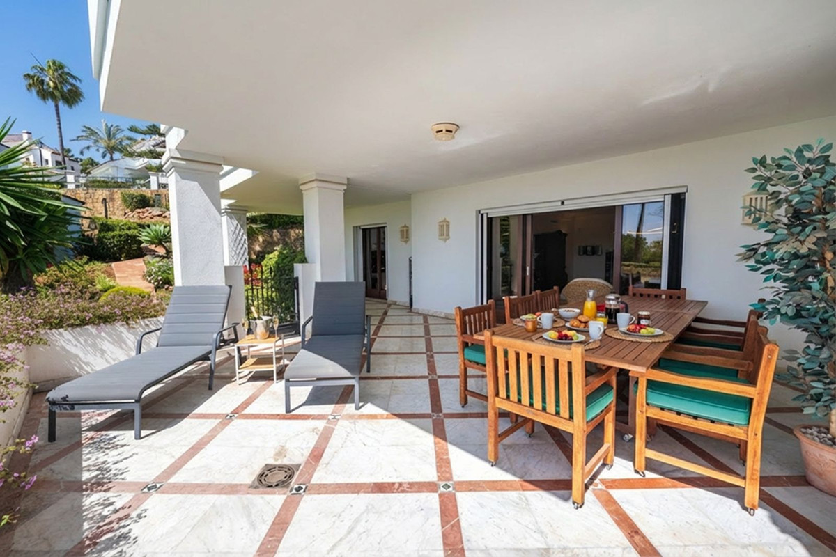 3 Bed Apartment for sale in The Golden Mile Costa Del Sol, Málaga, Spain
