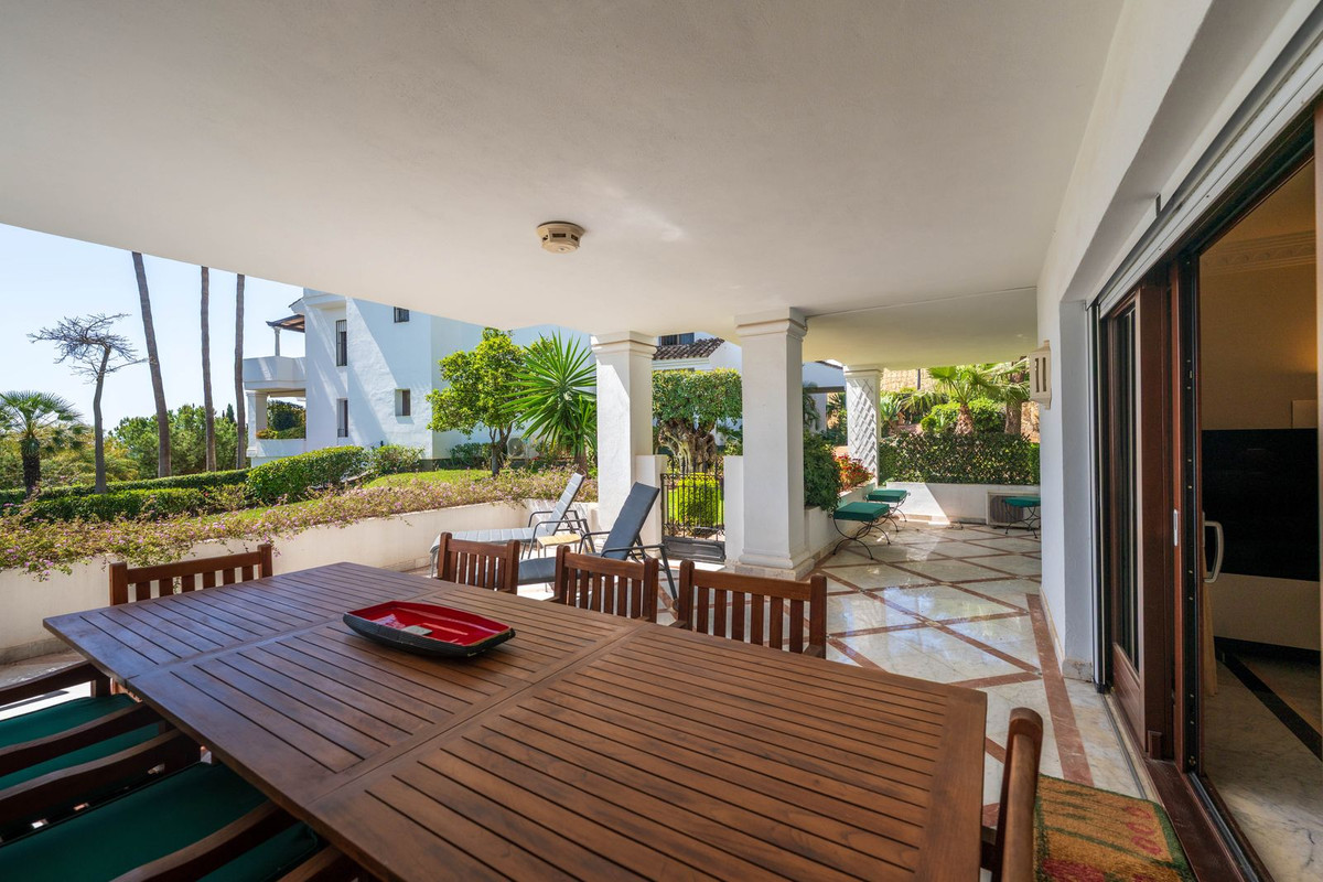 3 Bed Apartment for sale in The Golden Mile Costa Del Sol, Málaga, Spain