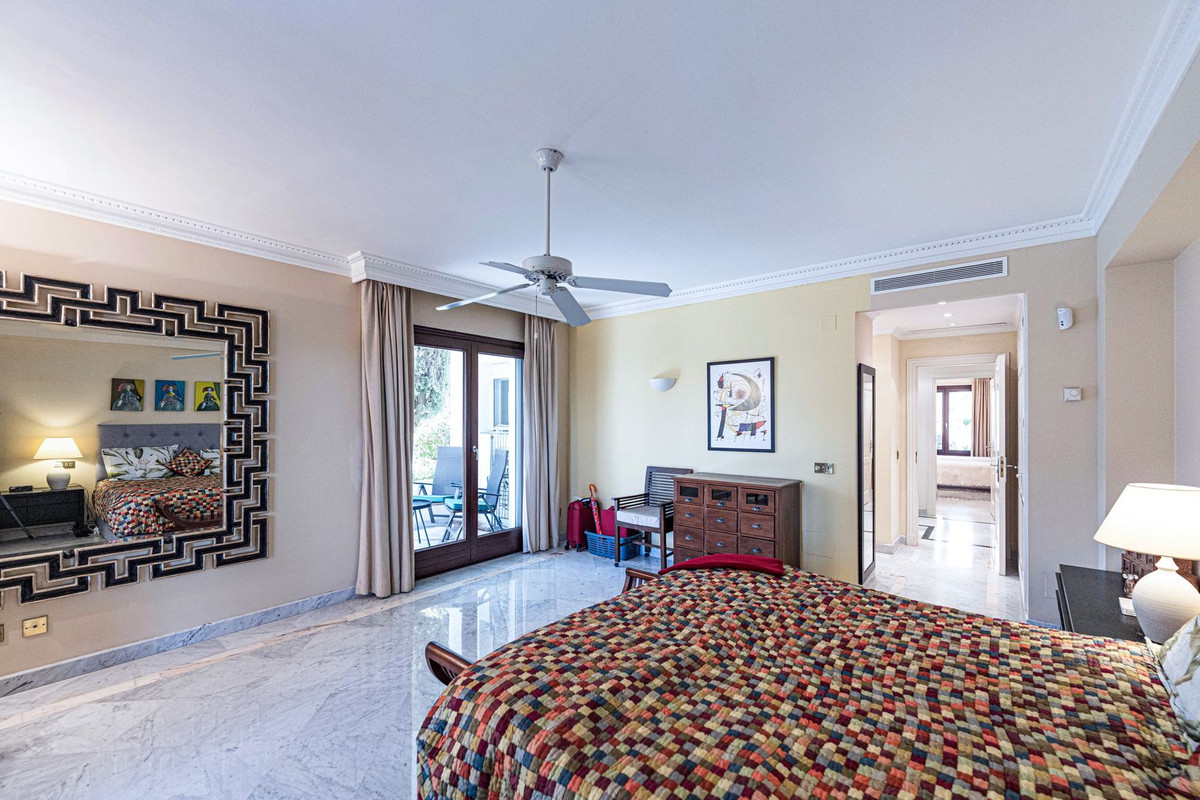 3 Bed Apartment for sale in The Golden Mile Costa Del Sol, Málaga, Spain