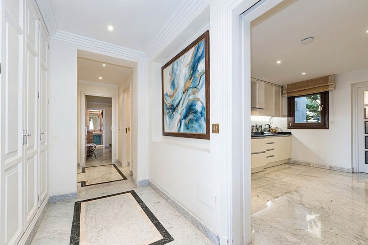 3 Bed Apartment for sale in The Golden Mile Costa Del Sol, Málaga, Spain