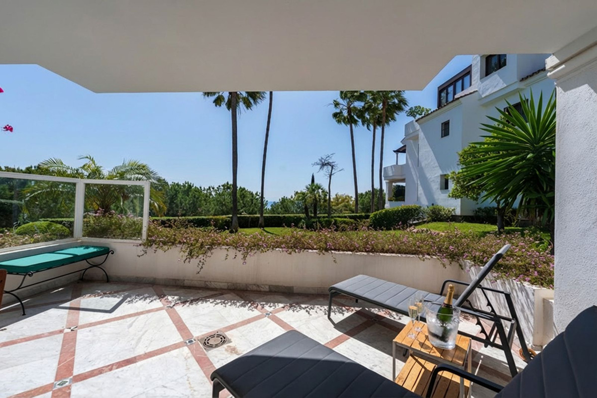 3 Bed Apartment for sale in The Golden Mile Costa Del Sol, Málaga, Spain