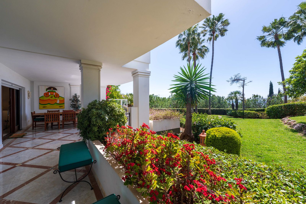 3 Bed Apartment for sale in The Golden Mile Costa Del Sol, Málaga, Spain