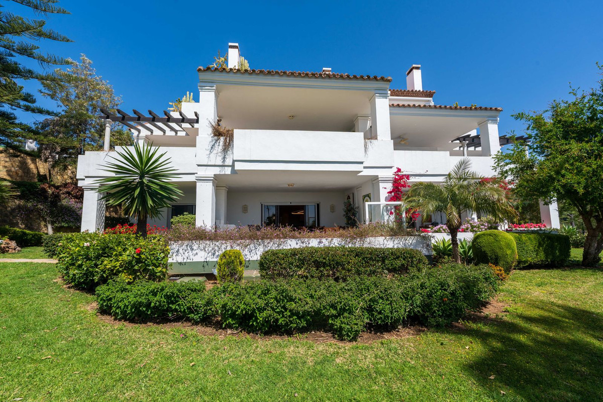 3 Bed Apartment for sale in The Golden Mile Costa Del Sol, Málaga, Spain