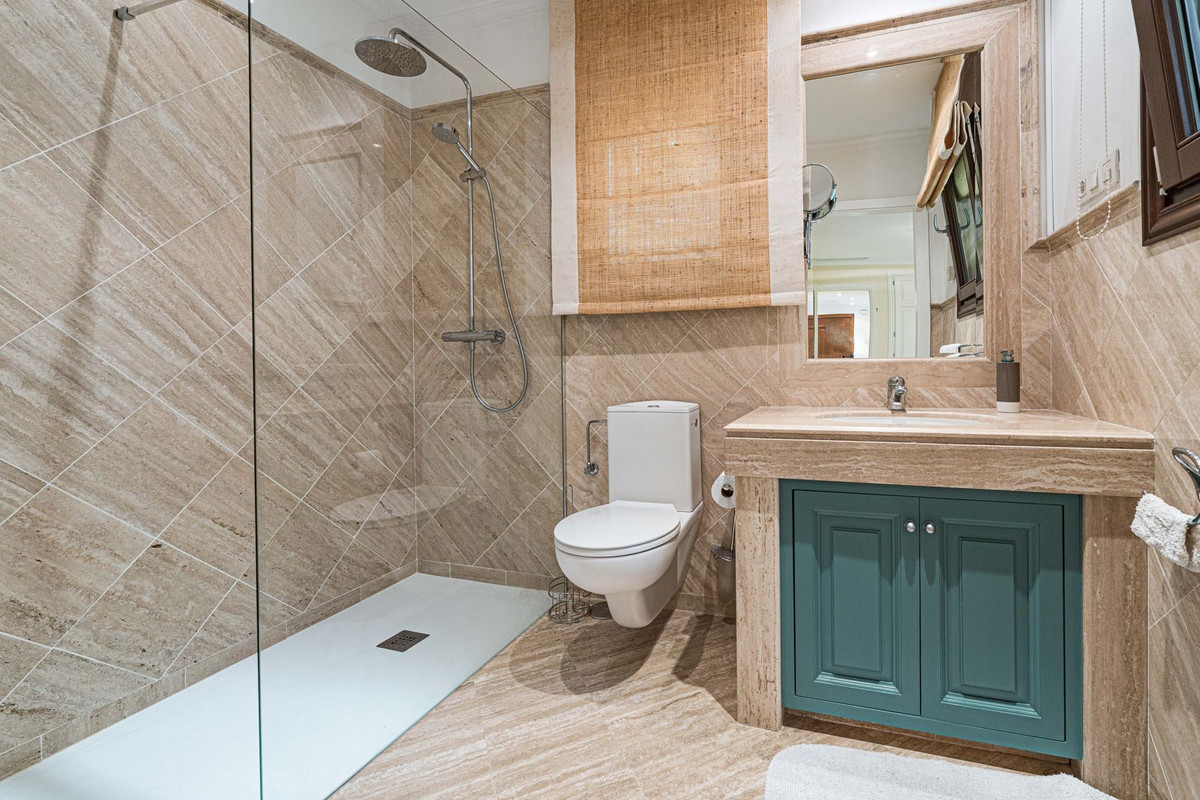 3 Bed Apartment for sale in The Golden Mile Costa Del Sol, Málaga, Spain