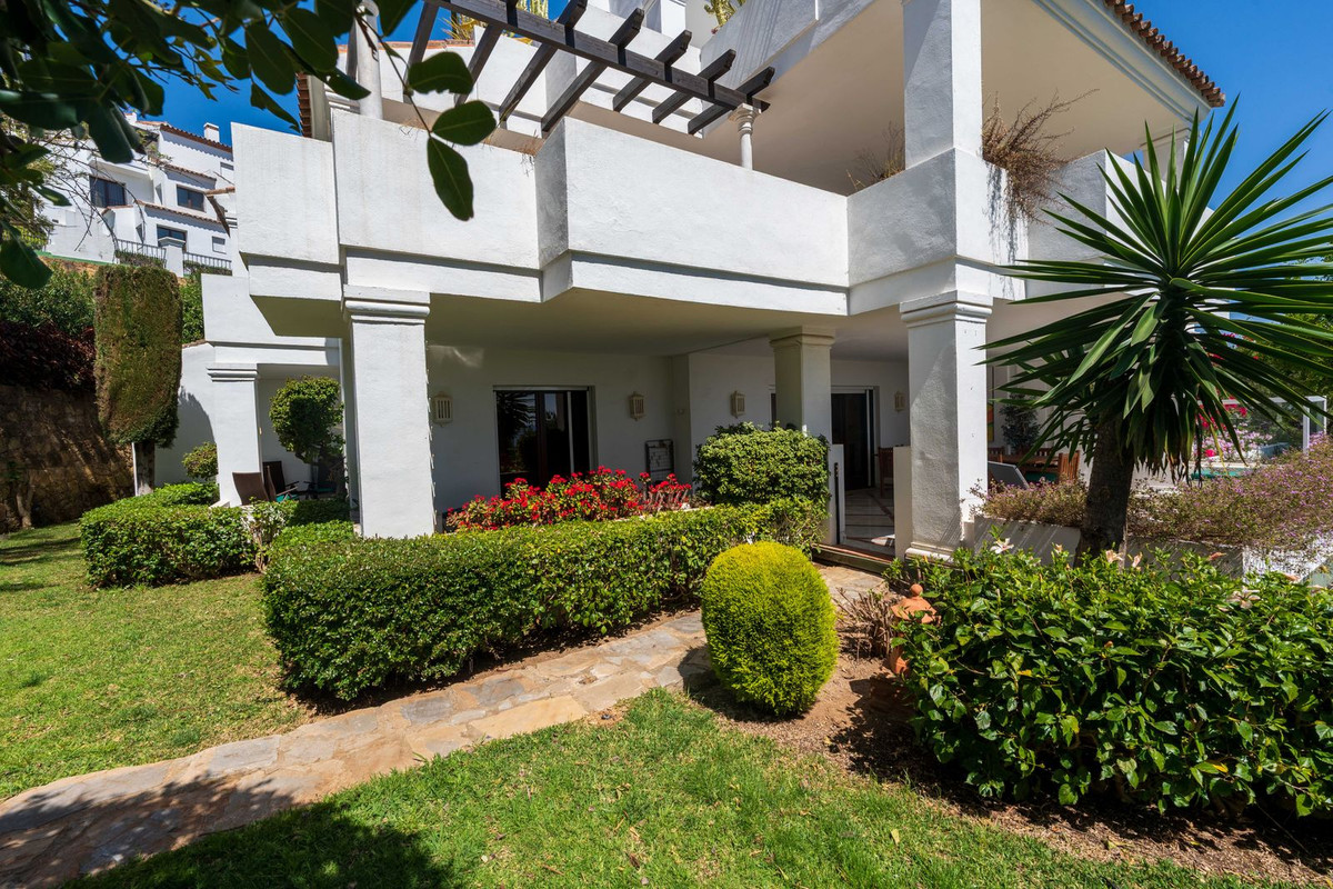 3 Bed Apartment for sale in The Golden Mile Costa Del Sol, Málaga, Spain