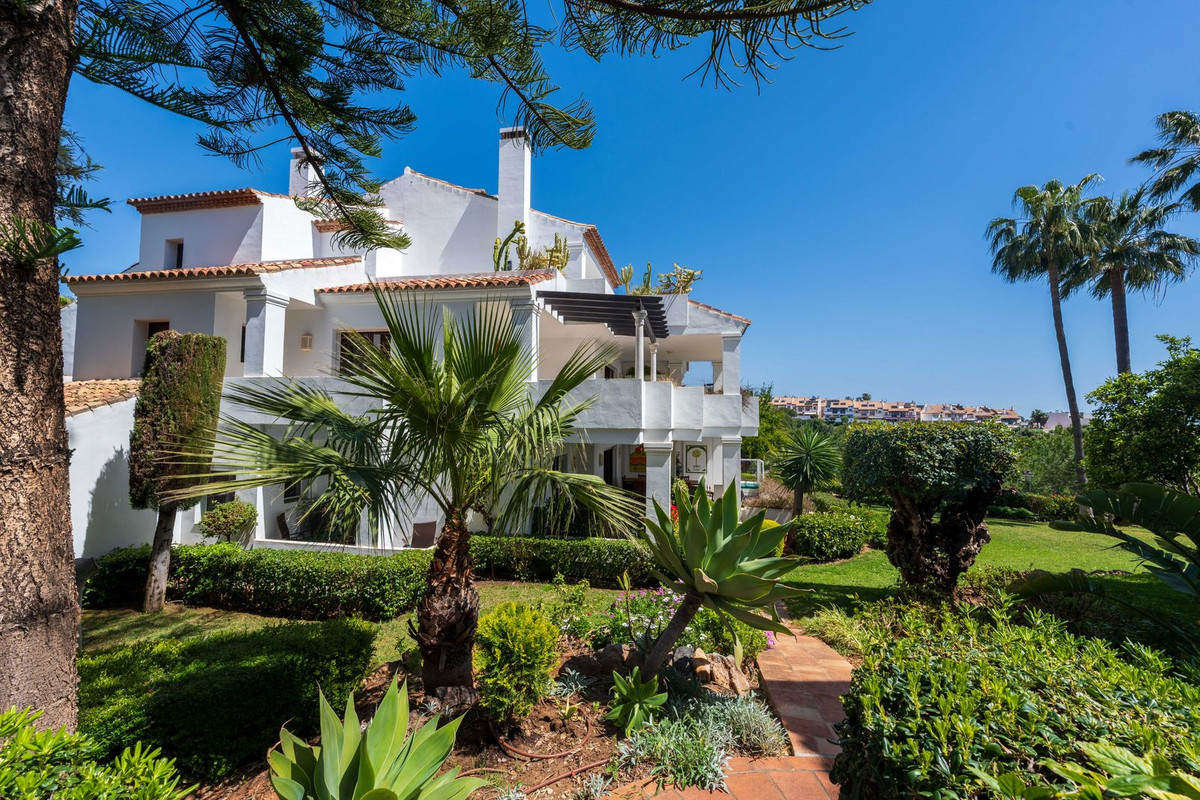 3 Bed Apartment for sale in The Golden Mile Costa Del Sol, Málaga, Spain