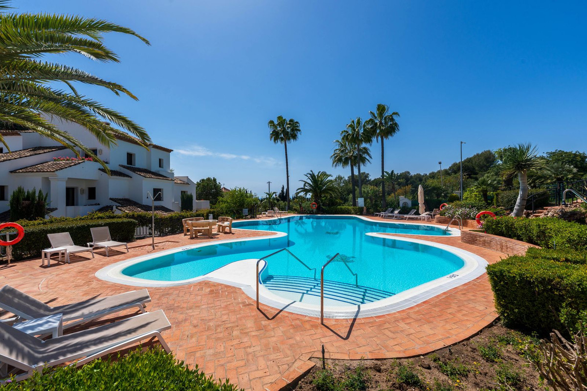 3 Bed Apartment for sale in The Golden Mile Costa Del Sol, Málaga, Spain