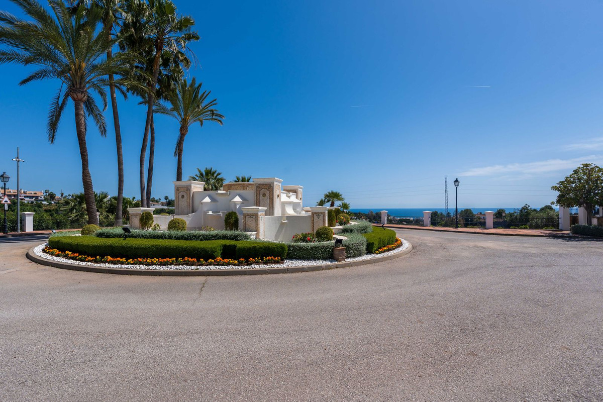 3 Bed Apartment for sale in The Golden Mile Costa Del Sol, Málaga, Spain