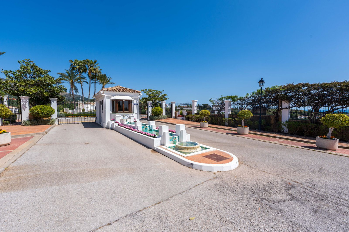 3 Bed Apartment for sale in The Golden Mile Costa Del Sol, Málaga, Spain