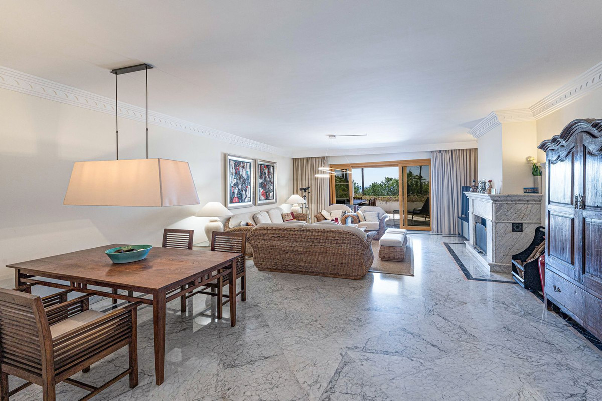 3 Bed Apartment for sale in The Golden Mile Costa Del Sol, Málaga, Spain