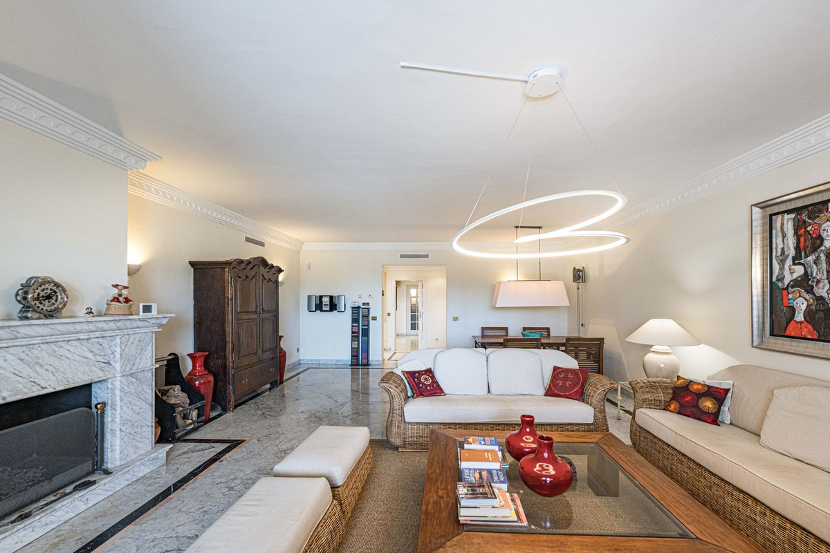 3 Bed Apartment for sale in The Golden Mile Costa Del Sol, Málaga, Spain