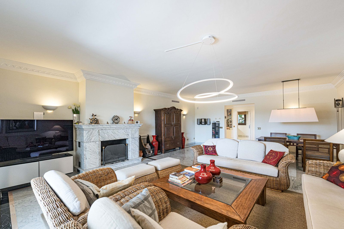 3 Bed Apartment for sale in The Golden Mile Costa Del Sol, Málaga, Spain