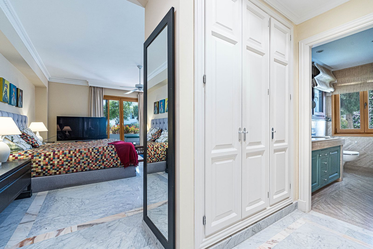 3 Bed Apartment for sale in The Golden Mile Costa Del Sol, Málaga, Spain