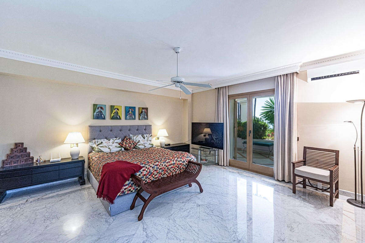 3 Bed Apartment for sale in The Golden Mile Costa Del Sol, Málaga, Spain