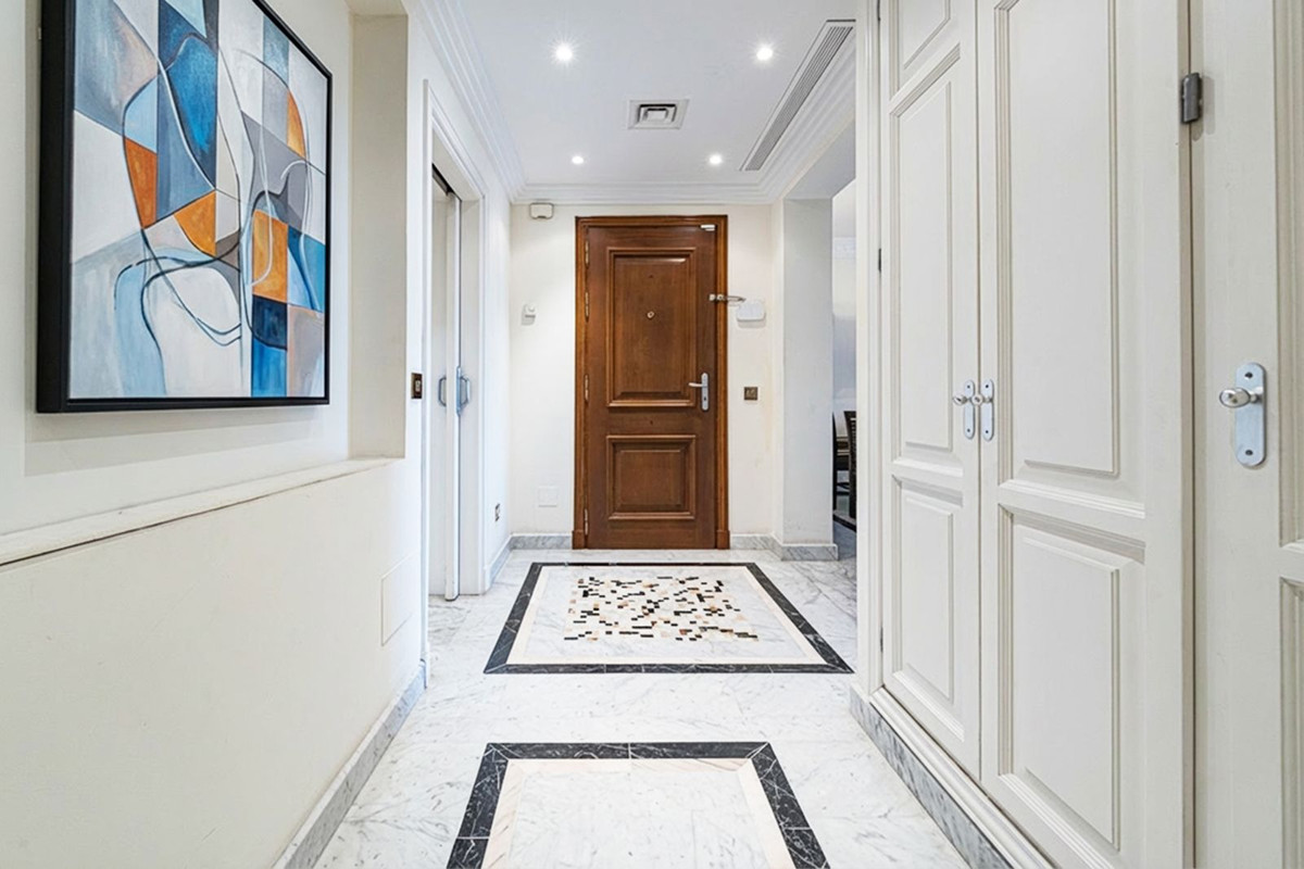 3 Bed Apartment for sale in The Golden Mile Costa Del Sol, Málaga, Spain
