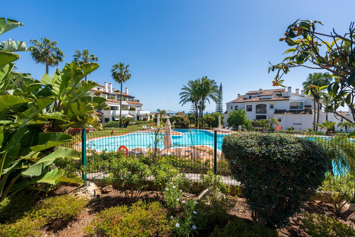 3 Bed Apartment for sale in The Golden Mile Costa Del Sol, Málaga, Spain